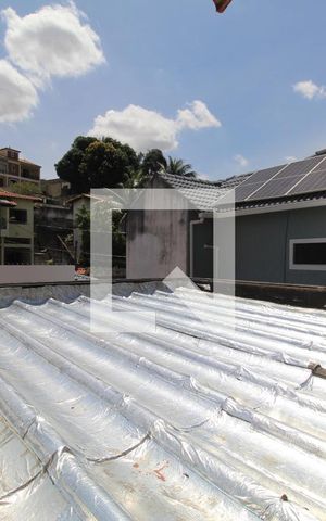 Casa de condomínio à venda com 500m², 4 quartos e 6 vagasTelhado que suporta mais um andar