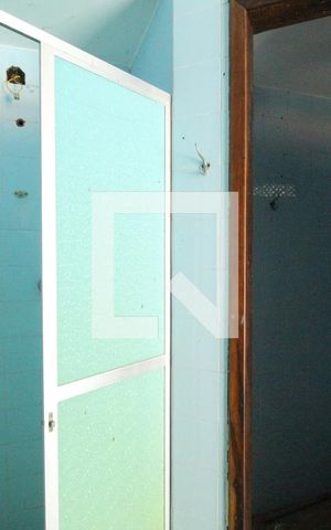 Casa de condomínio à venda com 500m², 4 quartos e 6 vagasPiscina - Banheiro