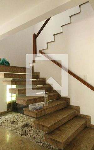 Casa de condomínio à venda com 500m², 4 quartos e 6 vagasSala 1 e 2 - Escada