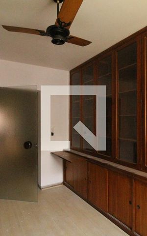 Casa de condomínio à venda com 500m², 4 quartos e 6 vagasEscritório
