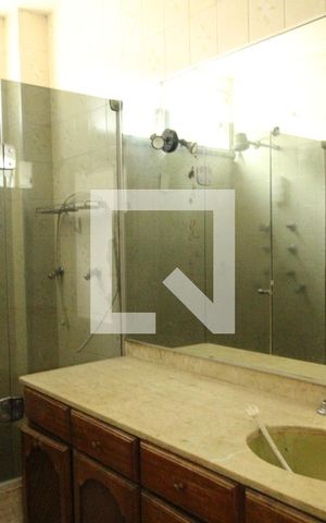 Casa de condomínio à venda com 500m², 4 quartos e 6 vagasBanheiro da suíte 2