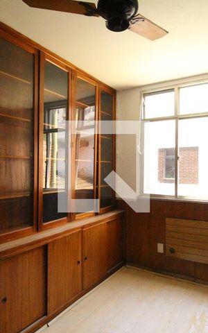 Casa de condomínio à venda com 500m², 4 quartos e 6 vagasEscritório