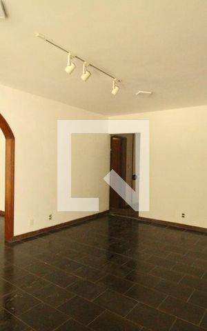 Casa de condomínio à venda com 500m², 4 quartos e 6 vagasSala 1