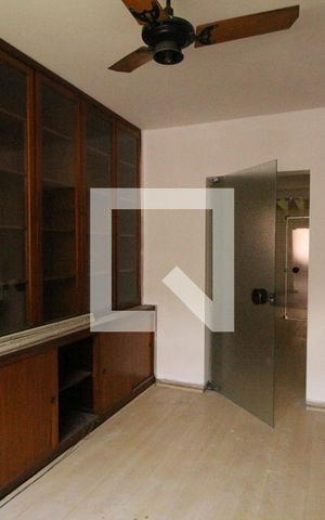 Casa de condomínio à venda com 500m², 4 quartos e 6 vagasEscritório