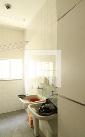 Casa de condomínio à venda com 500m², 4 quartos e 6 vagasÁrea de serviço