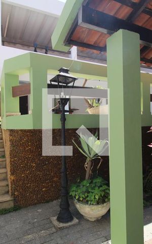 Casa de condomínio à venda com 500m², 4 quartos e 6 vagasFundos da casa