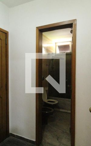 Casa de condomínio à venda com 500m², 4 quartos e 6 vagasHall entre os quartos 1 e 2