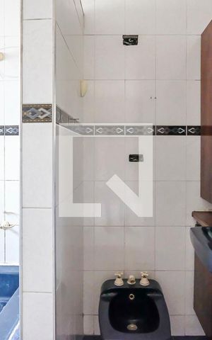 Casa à venda com 512m², 4 quartos e 6 vagasBanheiro da suíte