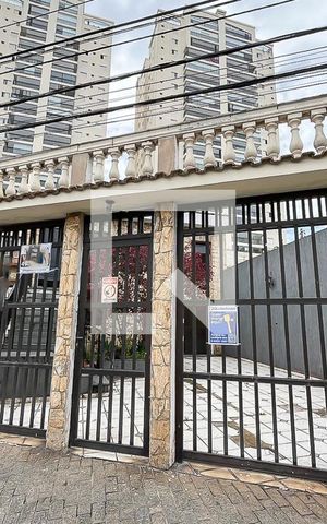 Casa à venda com 512m², 4 quartos e 6 vagasFachada + plaquinha