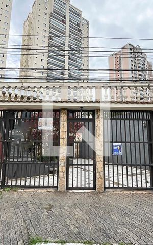 Casa à venda com 512m², 4 quartos e 6 vagasFachada + plaquinha