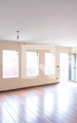 Casa à venda com 512m², 4 quartos e 6 vagasSala
