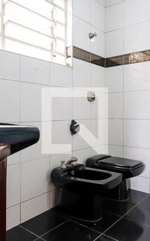 Casa à venda com 512m², 4 quartos e 6 vagasBanheiro 1