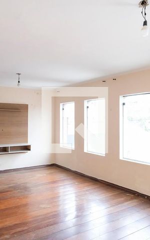 Casa à venda com 512m², 4 quartos e 6 vagasSala