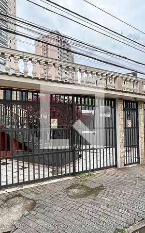Casa à venda com 512m², 4 quartos e 6 vagasFachada + plaquinha