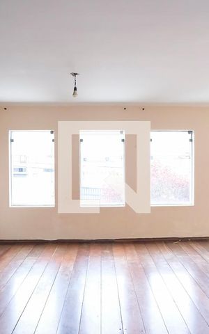 Casa à venda com 512m², 4 quartos e 6 vagasSala