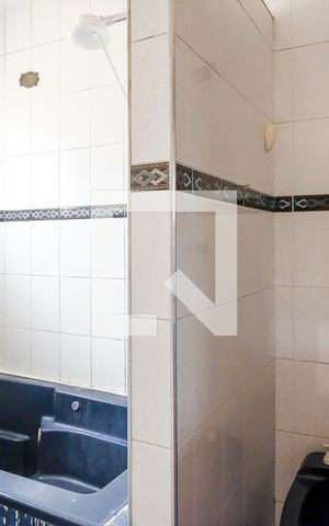 Casa à venda com 512m², 4 quartos e 6 vagasBanheiro da suíte