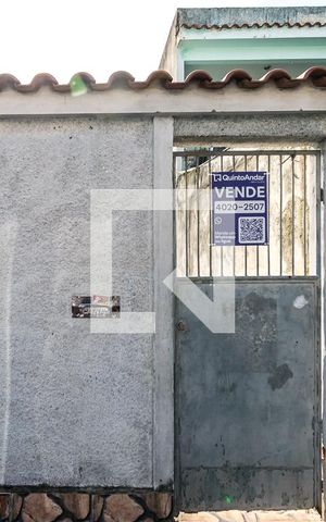Casa à venda com 62m², 2 quartos e 1 vaga Casa à venda com 62m², 2 quartos e 1 vagaFachada