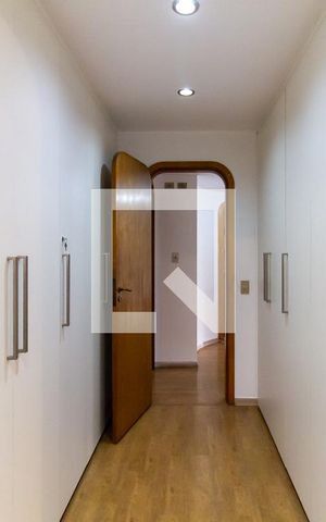 Apartamento à venda com 216m², 3 quartos e 3 vagas Apartamento à venda com 216m², 3 quartos e 3 vagasCloset da suíte 1