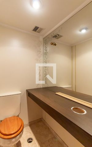 Apartamento à venda com 216m², 3 quartos e 3 vagas Apartamento à venda com 216m², 3 quartos e 3 vagasLavabo