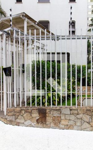 Apartamento à venda com 216m², 3 quartos e 3 vagas Apartamento à venda com 216m², 3 quartos e 3 vagasFachada