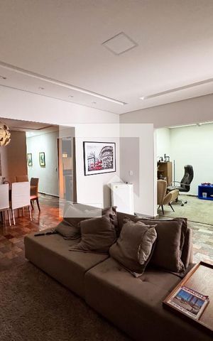 Casa à venda com 582m², 8 quartos e 3 vagas Casa à venda com 582m², 8 quartos e 3 vagasSala