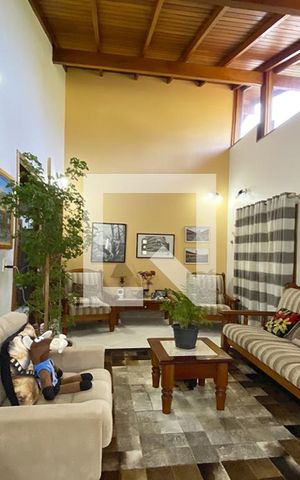 Casa à venda com 105m², 3 quartos e 2 vagasSala