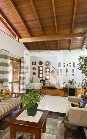 Casa à venda com 105m², 3 quartos e 2 vagasSala