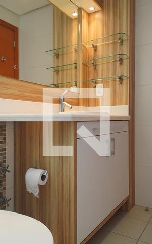 Apartamento para alugar com 92m², 2 quartos e 1 vaga Apartamento para alugar com 92m², 2 quartos e 1 vagaBanheiro da Suíte