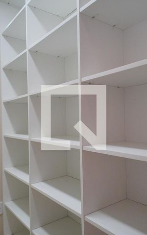 Apartamento para alugar com 92m², 2 quartos e 1 vaga Apartamento para alugar com 92m², 2 quartos e 1 vagaCloset da suíte