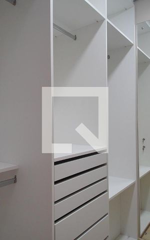 Apartamento para alugar com 92m², 2 quartos e 1 vaga Apartamento para alugar com 92m², 2 quartos e 1 vagaCloset da suíte