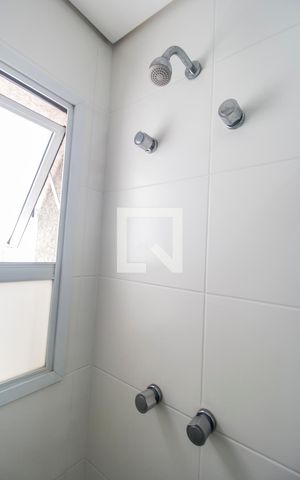 Apartamento para alugar com 67m², 2 quartos e 1 vaga Apartamento para alugar com 67m², 2 quartos e 1 vagaBanheiro da Suíte