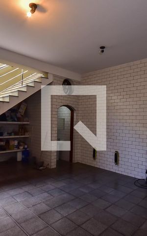 Casa para alugar com 306m², 4 quartos e 5 vagas Casa para alugar com 306m², 4 quartos e 5 vagasGaragem