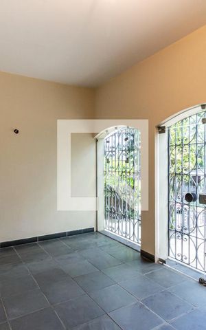 Casa à venda com 345m², 4 quartos e 2 vagas Casa à venda com 345m², 4 quartos e 2 vagasSala - Entrada