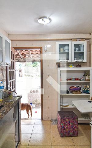 Casa à venda com 613m², 4 quartos e 5 vagas Casa à venda com 613m², 4 quartos e 5 vagasCozinha