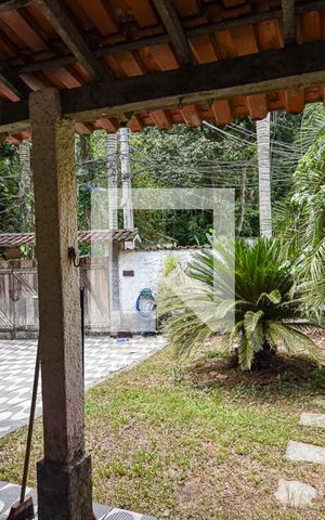 Casa à venda com 613m², 4 quartos e 5 vagas Casa à venda com 613m², 4 quartos e 5 vagasSala