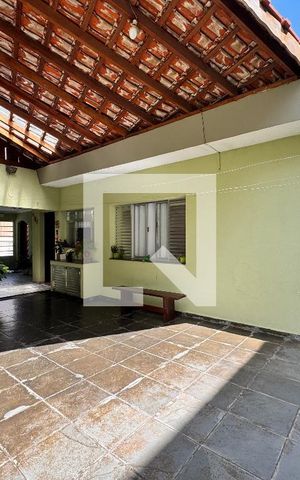 Casa à venda com 212m², 4 quartos e 2 vagas Casa à venda com 212m², 4 quartos e 2 vagasQuintal
