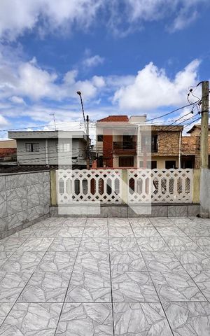Casa à venda com 212m², 4 quartos e 2 vagas Casa à venda com 212m², 4 quartos e 2 vagasVaranda