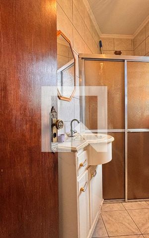 Casa à venda com 212m², 4 quartos e 2 vagas Casa à venda com 212m², 4 quartos e 2 vagasBanheiro edícula