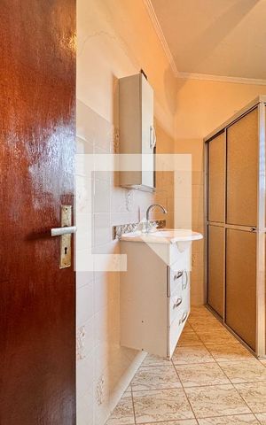Casa à venda com 212m², 4 quartos e 2 vagas Casa à venda com 212m², 4 quartos e 2 vagasBanheiro da suíte da edícula