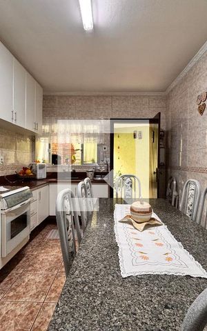 Casa à venda com 212m², 4 quartos e 2 vagas Casa à venda com 212m², 4 quartos e 2 vagasCozinha