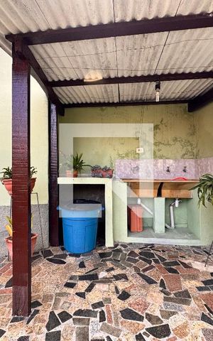 Casa à venda com 212m², 4 quartos e 2 vagas Casa à venda com 212m², 4 quartos e 2 vagasLavanderia da edícula