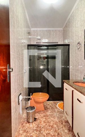 Casa à venda com 212m², 4 quartos e 2 vagas Casa à venda com 212m², 4 quartos e 2 vagasBanheiro