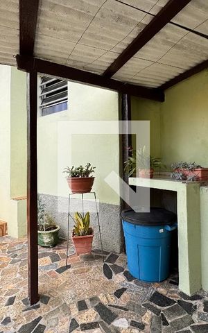 Casa à venda com 212m², 4 quartos e 2 vagas Casa à venda com 212m², 4 quartos e 2 vagasLavanderia da edícula