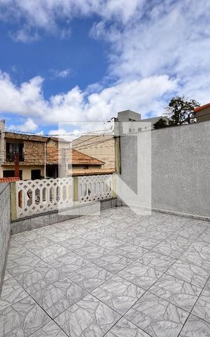 Casa à venda com 212m², 4 quartos e 2 vagas Casa à venda com 212m², 4 quartos e 2 vagasVaranda