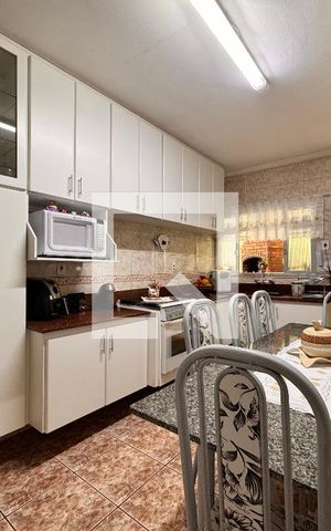 Casa à venda com 212m², 4 quartos e 2 vagas Casa à venda com 212m², 4 quartos e 2 vagasCozinha