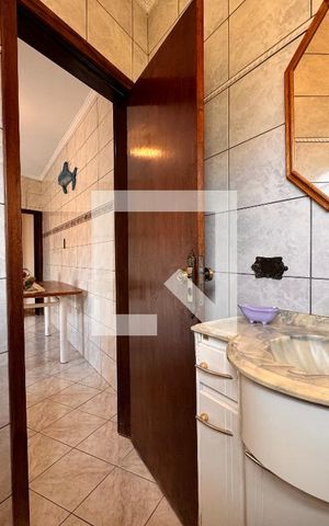 Casa à venda com 212m², 4 quartos e 2 vagas Casa à venda com 212m², 4 quartos e 2 vagasBanheiro edícula