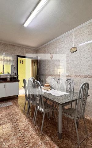 Casa à venda com 212m², 4 quartos e 2 vagas Casa à venda com 212m², 4 quartos e 2 vagasCozinha