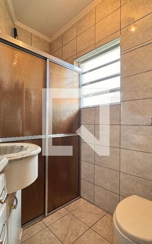Casa à venda com 212m², 4 quartos e 2 vagas Casa à venda com 212m², 4 quartos e 2 vagasBanheiro edícula