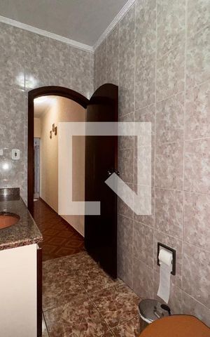 Casa à venda com 212m², 4 quartos e 2 vagas Casa à venda com 212m², 4 quartos e 2 vagasBanheiro