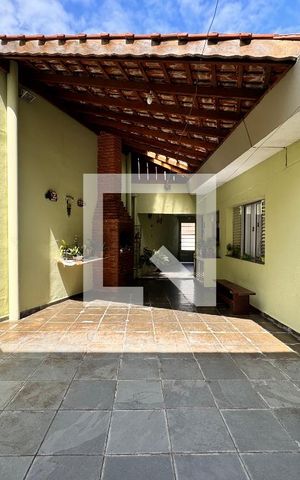 Casa à venda com 212m², 4 quartos e 2 vagas Casa à venda com 212m², 4 quartos e 2 vagasQuintal